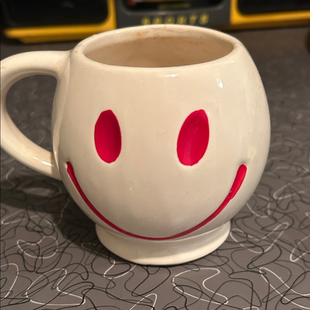 Vintage McCoy smiley mug